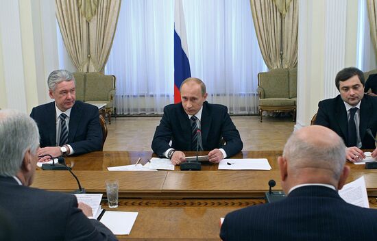 Putin meets United Russia leaders