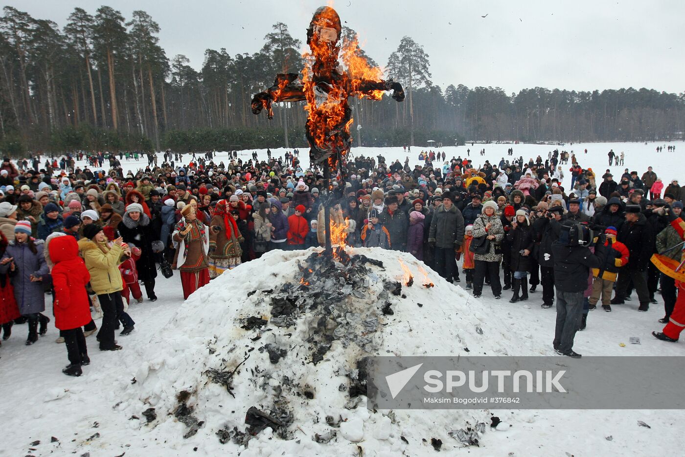 Celebrating Maslenitsa at park near Lebyazhye Lake in Kazan