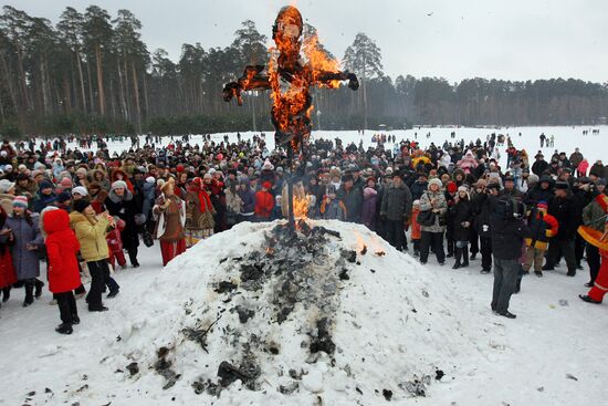 Celebrating Maslenitsa at park near Lebyazhye Lake in Kazan
