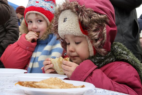 Celebrating Maslenitsa at park near Lebyazhye Lake in Kazan