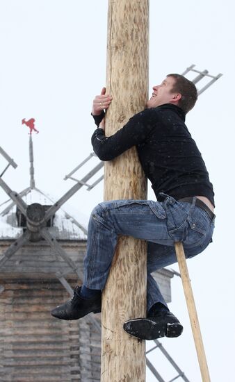 Celebrating Maslenitsa in Suzdal
