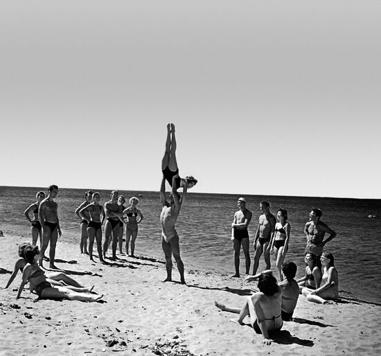 Students on Black Sea holiday