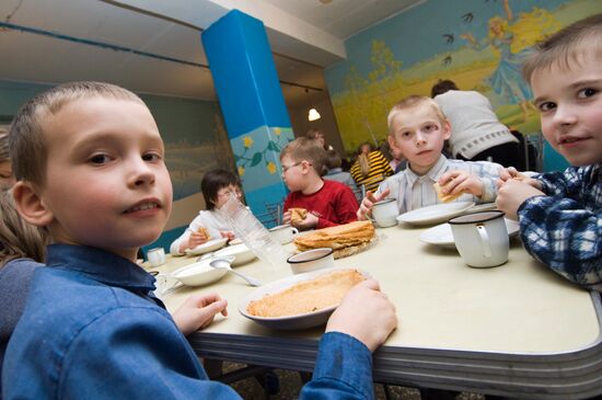 Egg-Sunday celebrations in a Kostroma boarding school