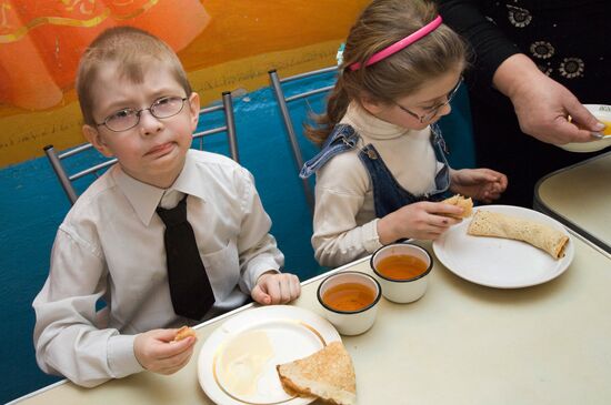 Egg-Sunday celebrations in a Kostroma boarding school
