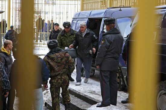 Mikhail Khodorkovsky and Platon Lebedev delivered to court