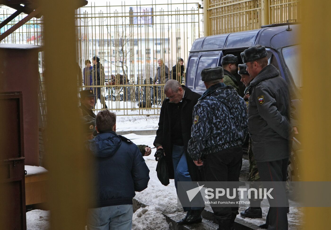 Mikhail Khodorkovsky and Platon Lebedev delivered to court
