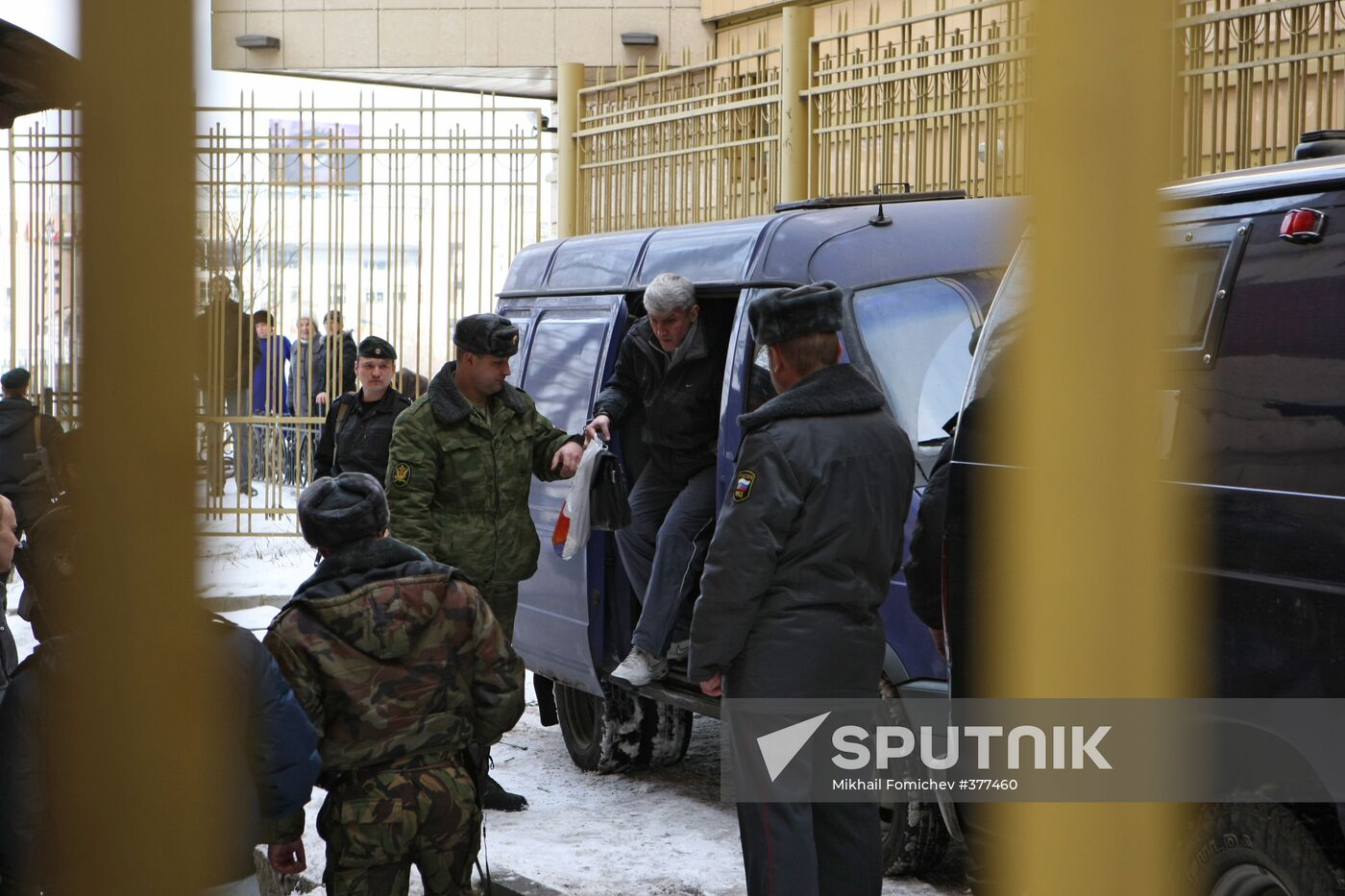 Mikhail Khodorkovsky and Platon Lebedev delivered to court