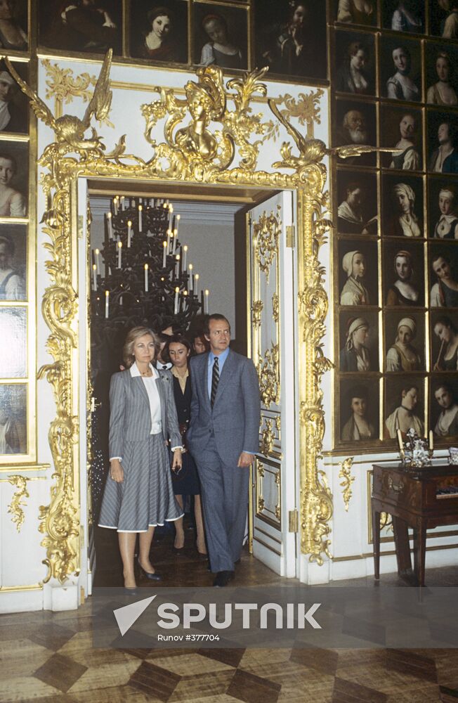 King of Spain Juan Carlos I and Queen Sofia in Petrodvorets