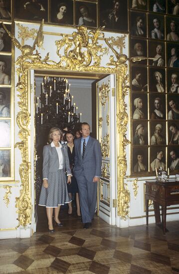 King of Spain Juan Carlos I and Queen Sofia in Petrodvorets