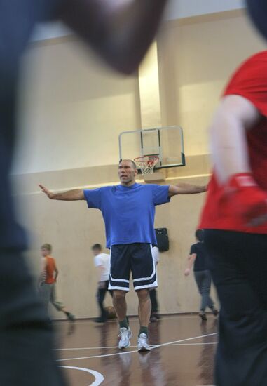 WBA world champion Nikolai Valuev's master class