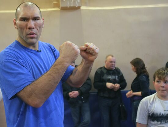WBA world champion Nikolai Valuev's master class