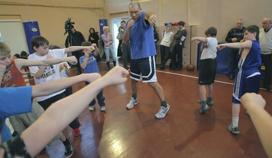 WBA world champion Nikolai Valuev's master class