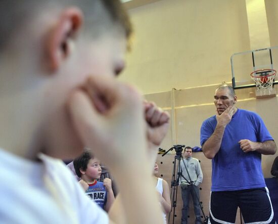WBA world champion Nikolai Valuev's master class