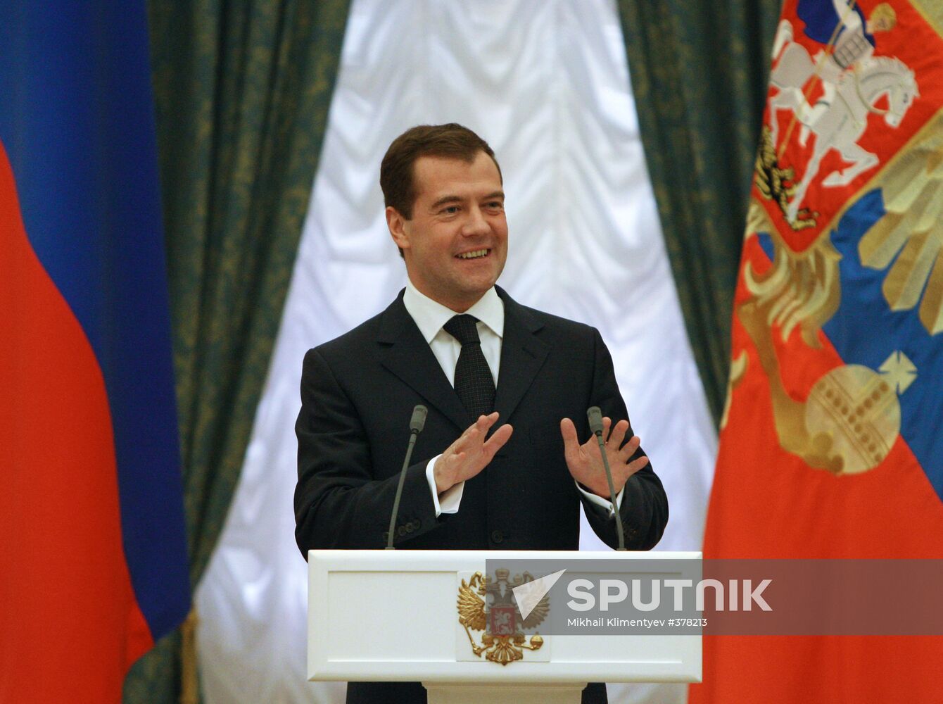 Dmitry Medvedev presents state awards