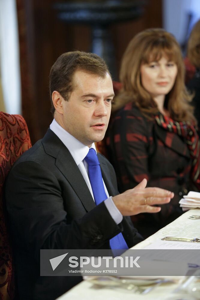 Dmitry Medvedev meets with Russian women