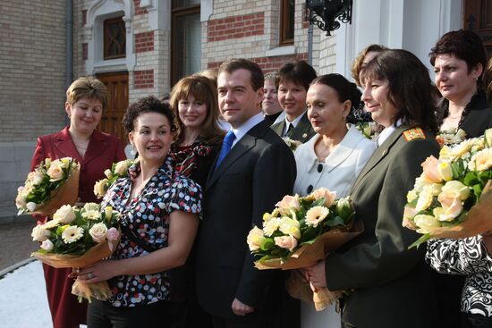 Dmitry Medvedev meets with Russian women