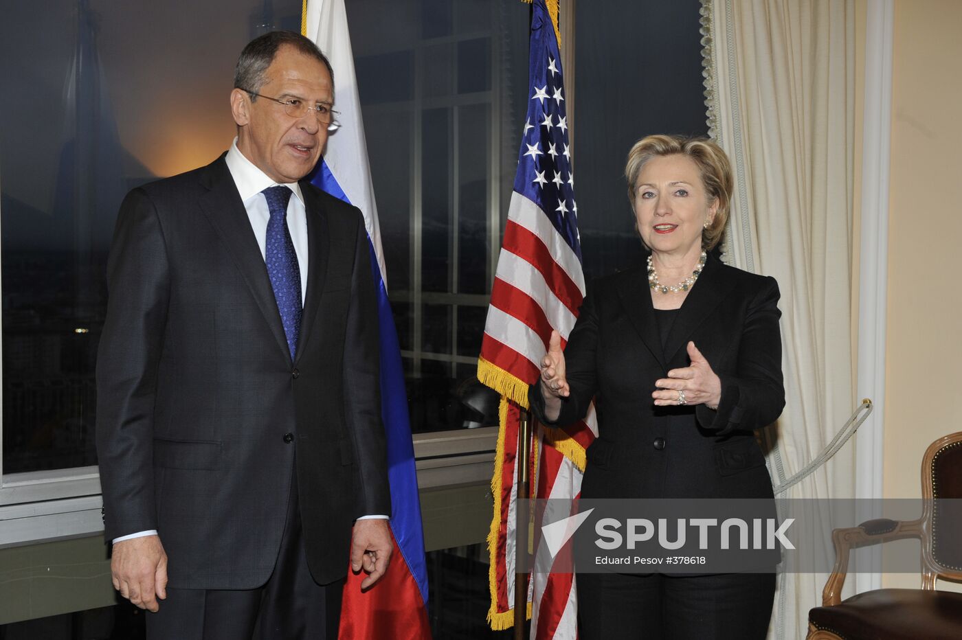 Lavrov and Clinton meet in Geneva