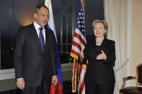 Lavrov and Clinton meet in Geneva