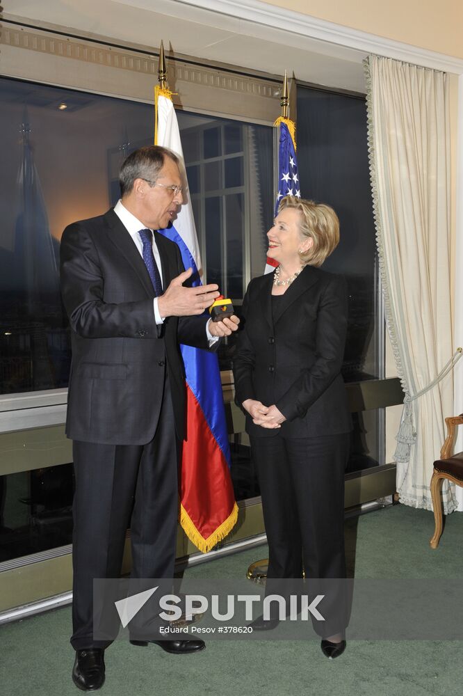 Lavrov and Clinton meet in Geneva