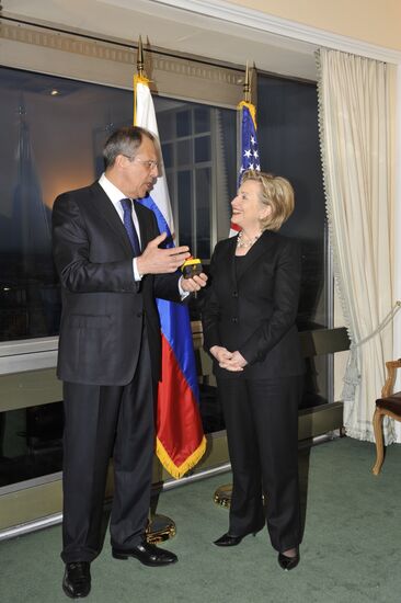 Lavrov and Clinton meet in Geneva