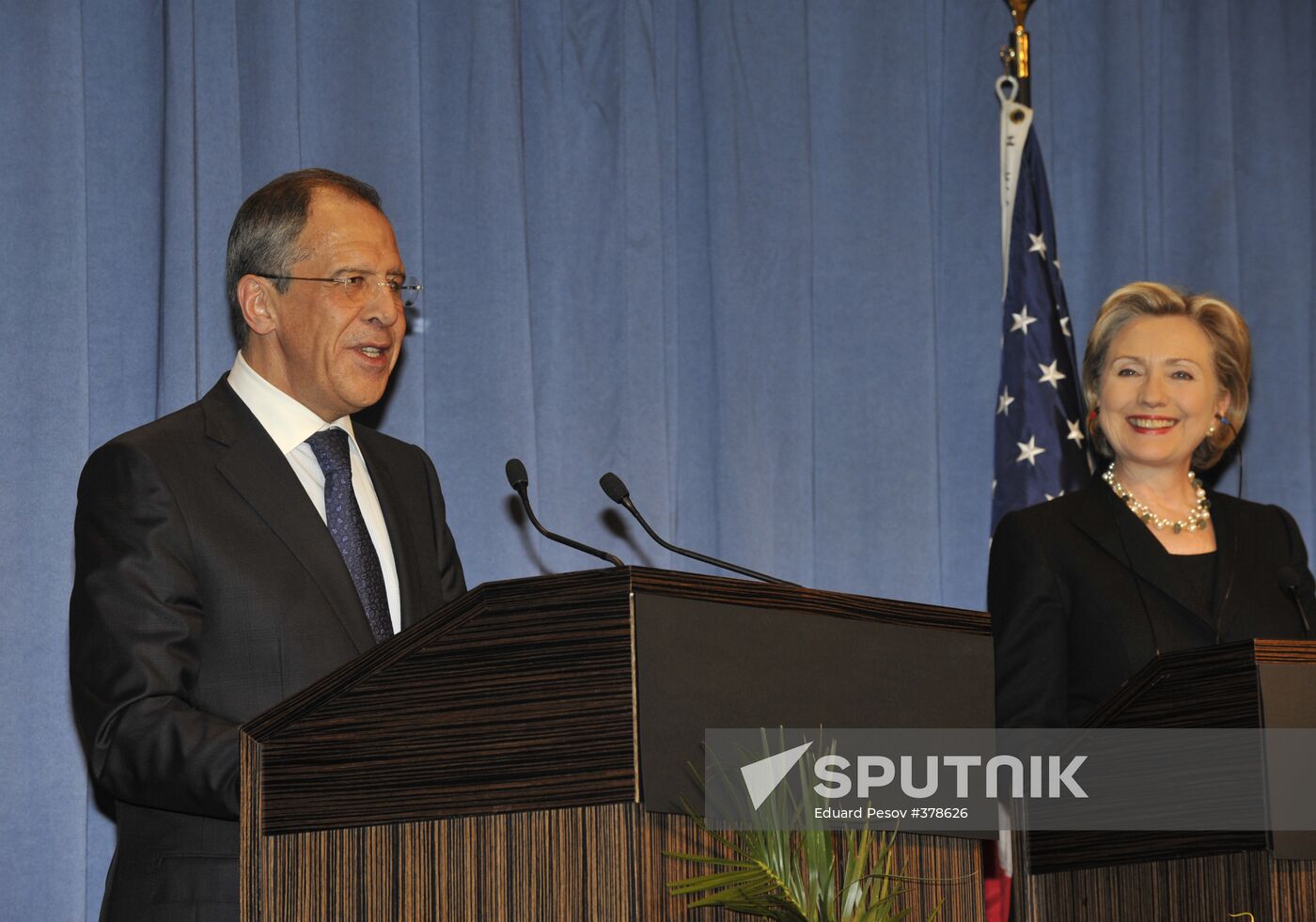 Hillary Clinton and Sergei Lavrov give news conference in Geneva