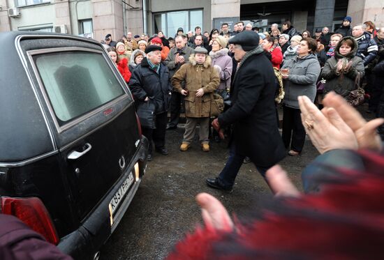 Bidding farewell to comedian Yan Arlazorov