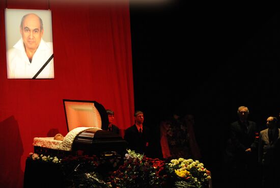 Bidding farewell to comedian Yan Arlazorov