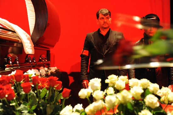 Bidding farewell to comedian Yan Arlazorov