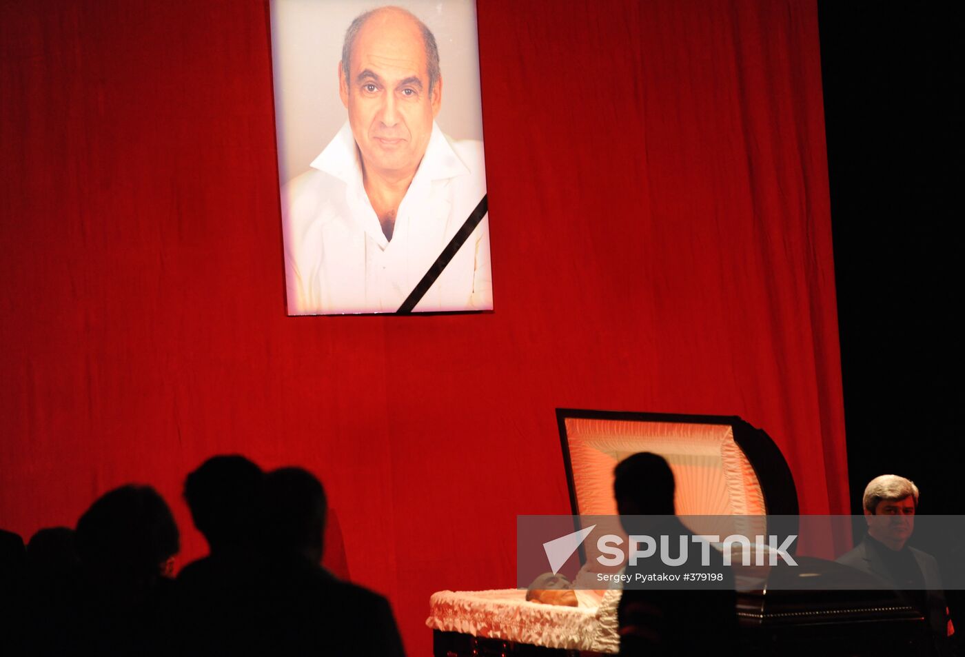 Bidding farewell to comedian Yan Arlazorov