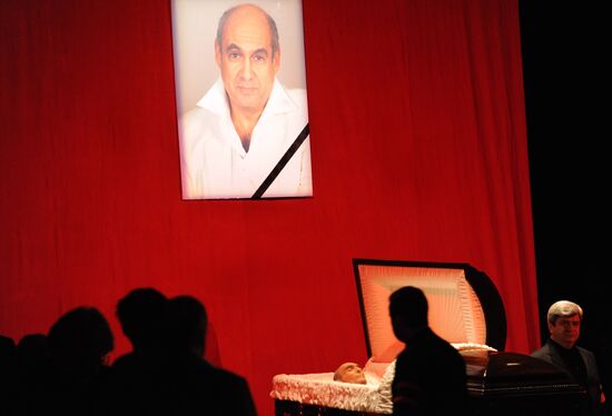 Bidding farewell to comedian Yan Arlazorov
