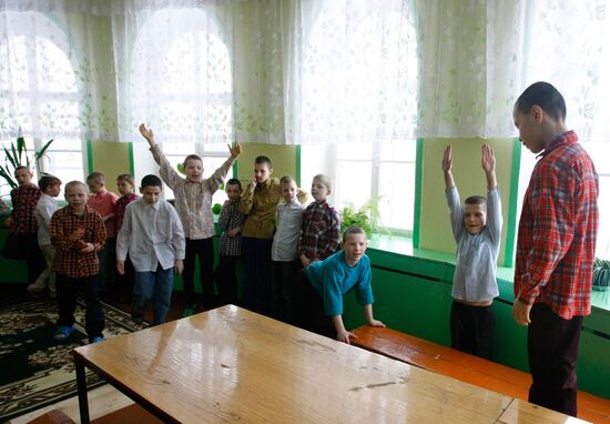 Festive event for mental hospital little patients