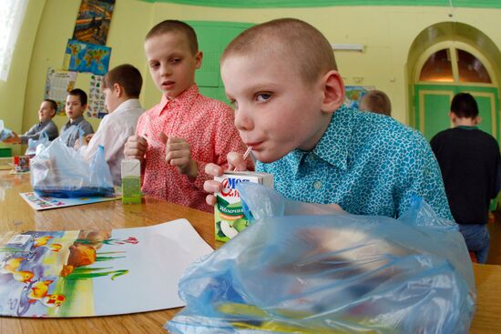 Festive event for mental hospital little patients