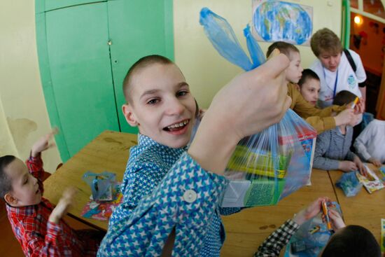 Festive event for mental hospital little patients