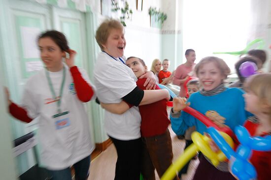 Festive event for mental hospital little patients