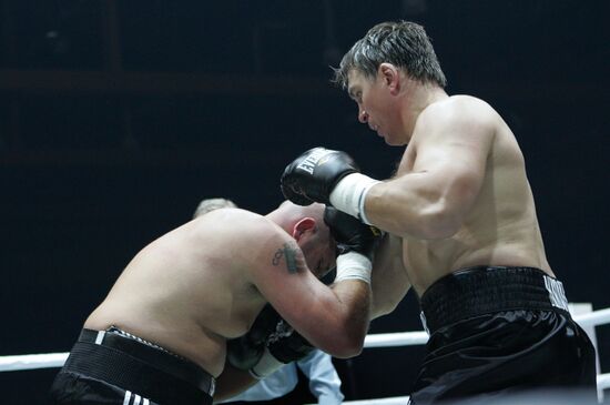 Russian Oleg Maskaev beats American Rich Boruff