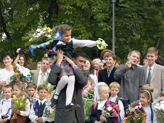 First Bell ceremony in Moscow Railways Ministry gymnasium 1