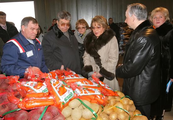 Valentina Matviyenko tours agro-industrial farm "Ruchyi"