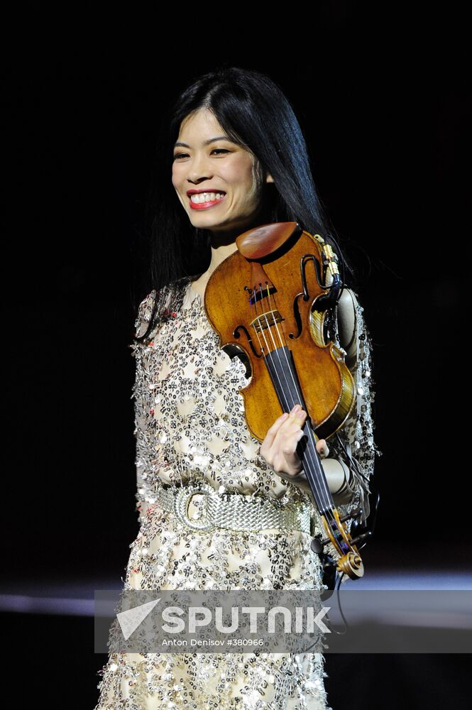 Vanessa-Mae gives concert in Moscow Kremlin