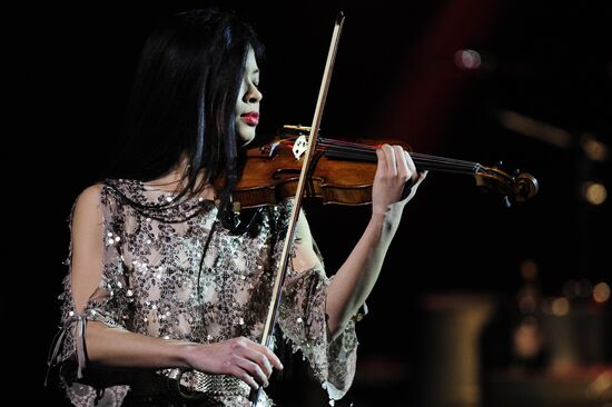 Vanessa-Mae gives concert in Moscow Kremlin
