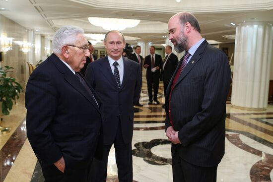 Russian PM meets with Henry Kissinger