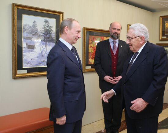 Russian PM meets with Henry Kissinger