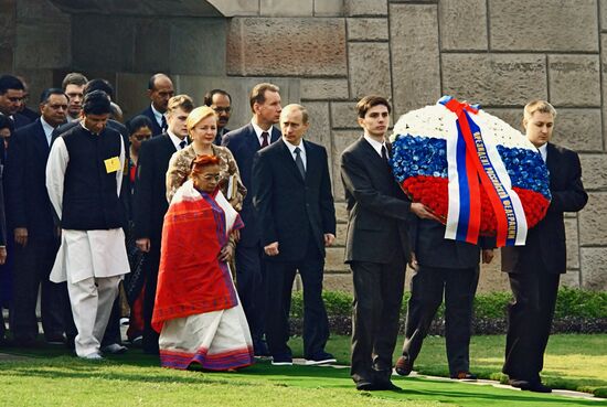 V.Putin with hos spouse at Rajghat memorial