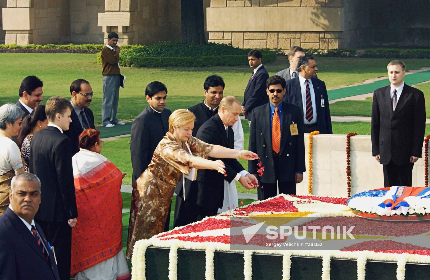 V.Putin with hos spouse at Rajghat memorial