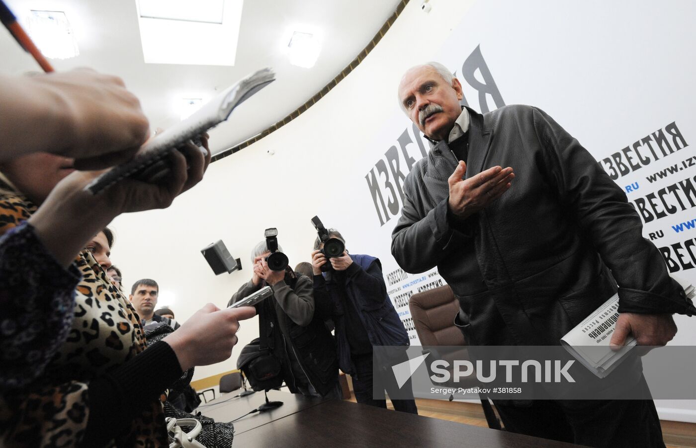 Nikita Mikhalkov at a news conference