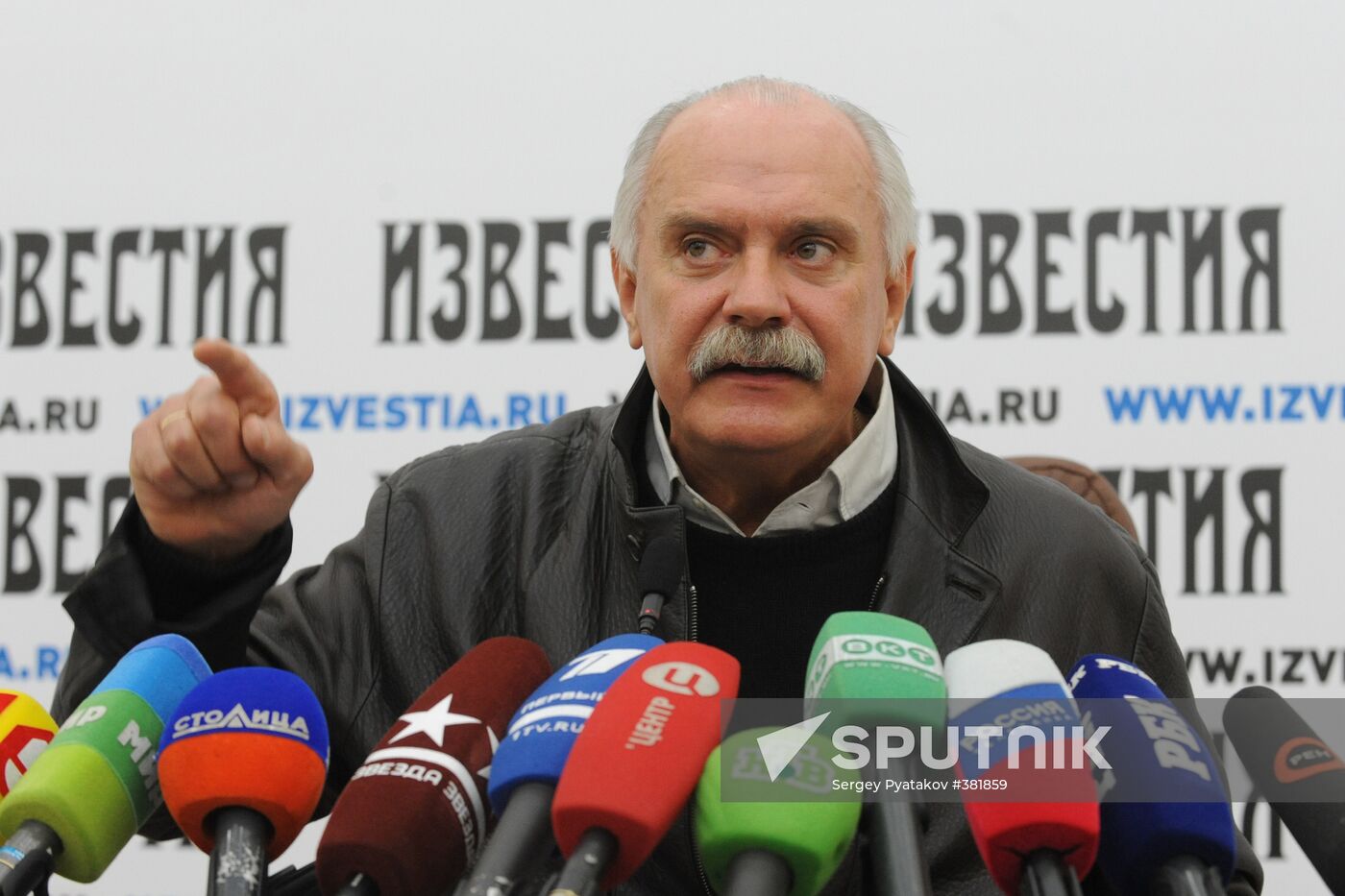 Nikita Mikhalkov at a news conference