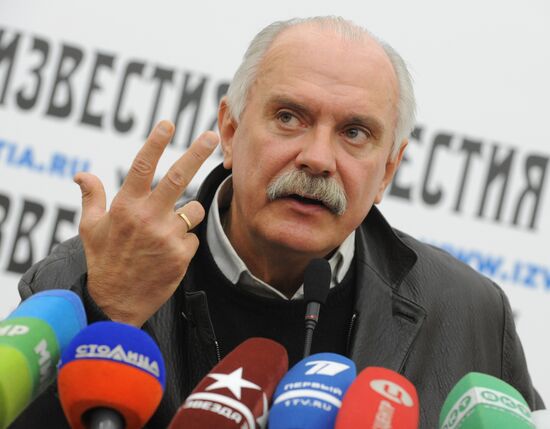 Nikita Mikhalkov at a news conference