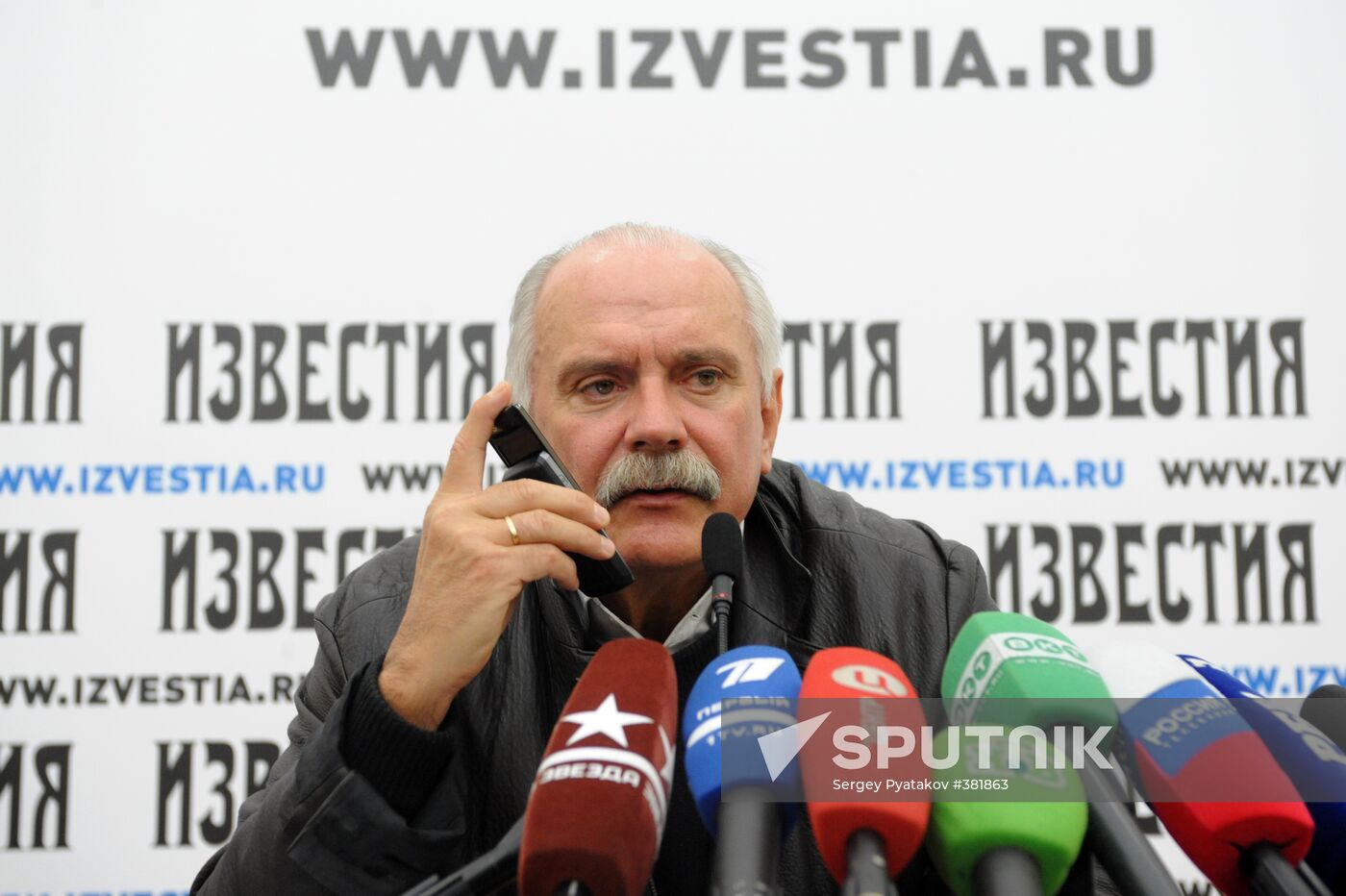 Nikita Mikhalkov at a news conference