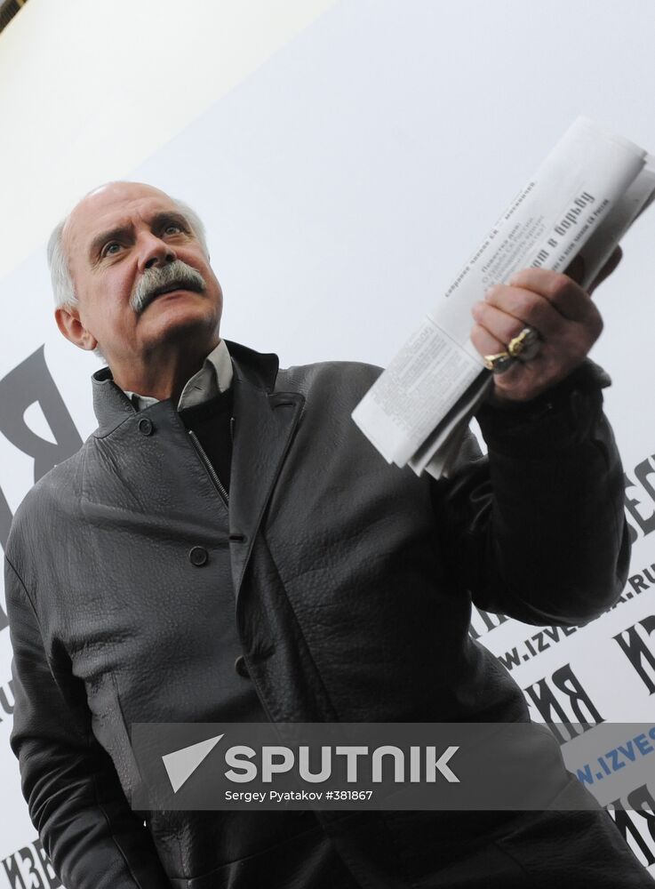 Nikita Mikhalkov at a news conference