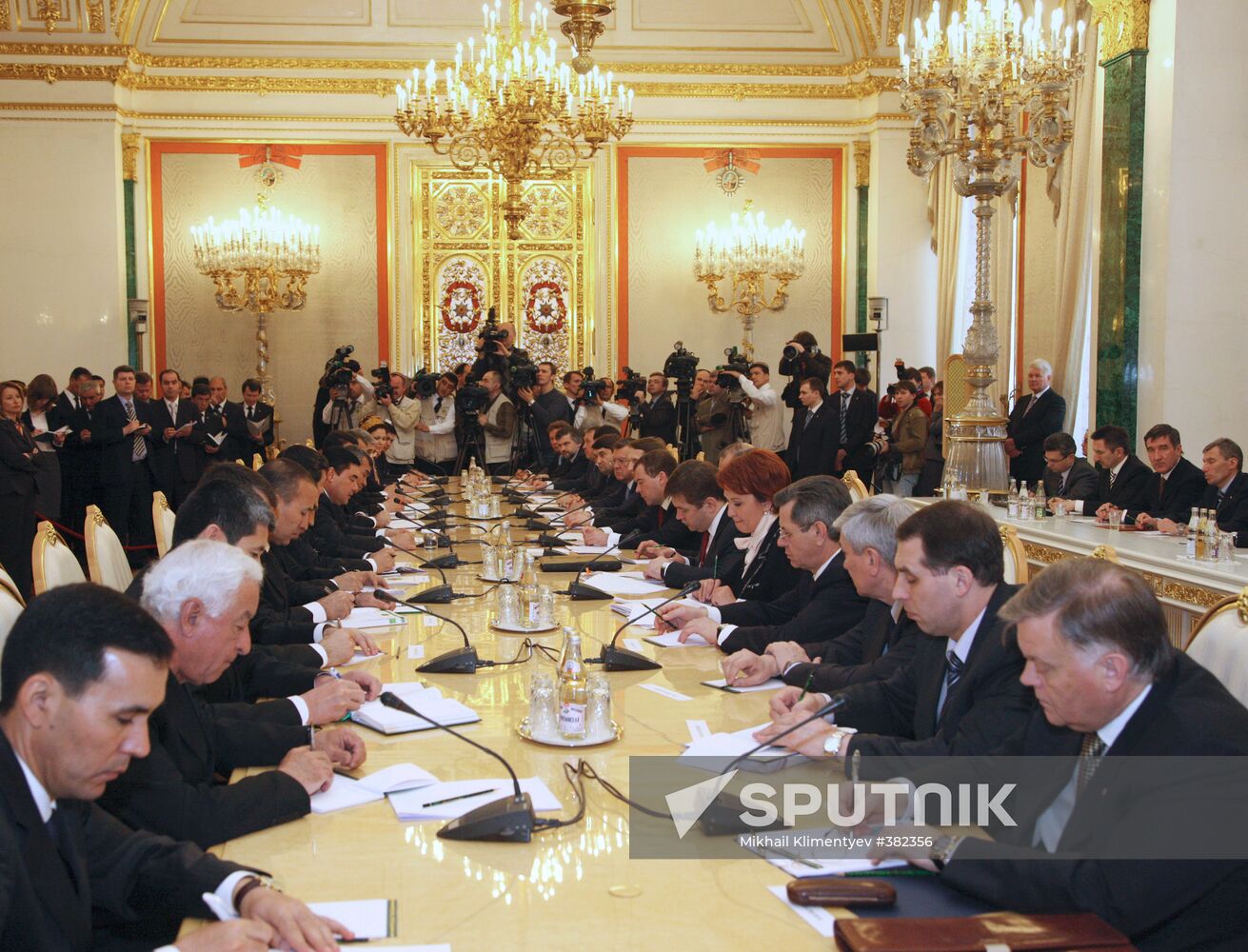Russian-Turkmen negotiations in Kremlin