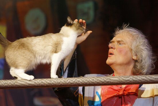 Yuri Kuklachev's performance "Queen of the Cats"